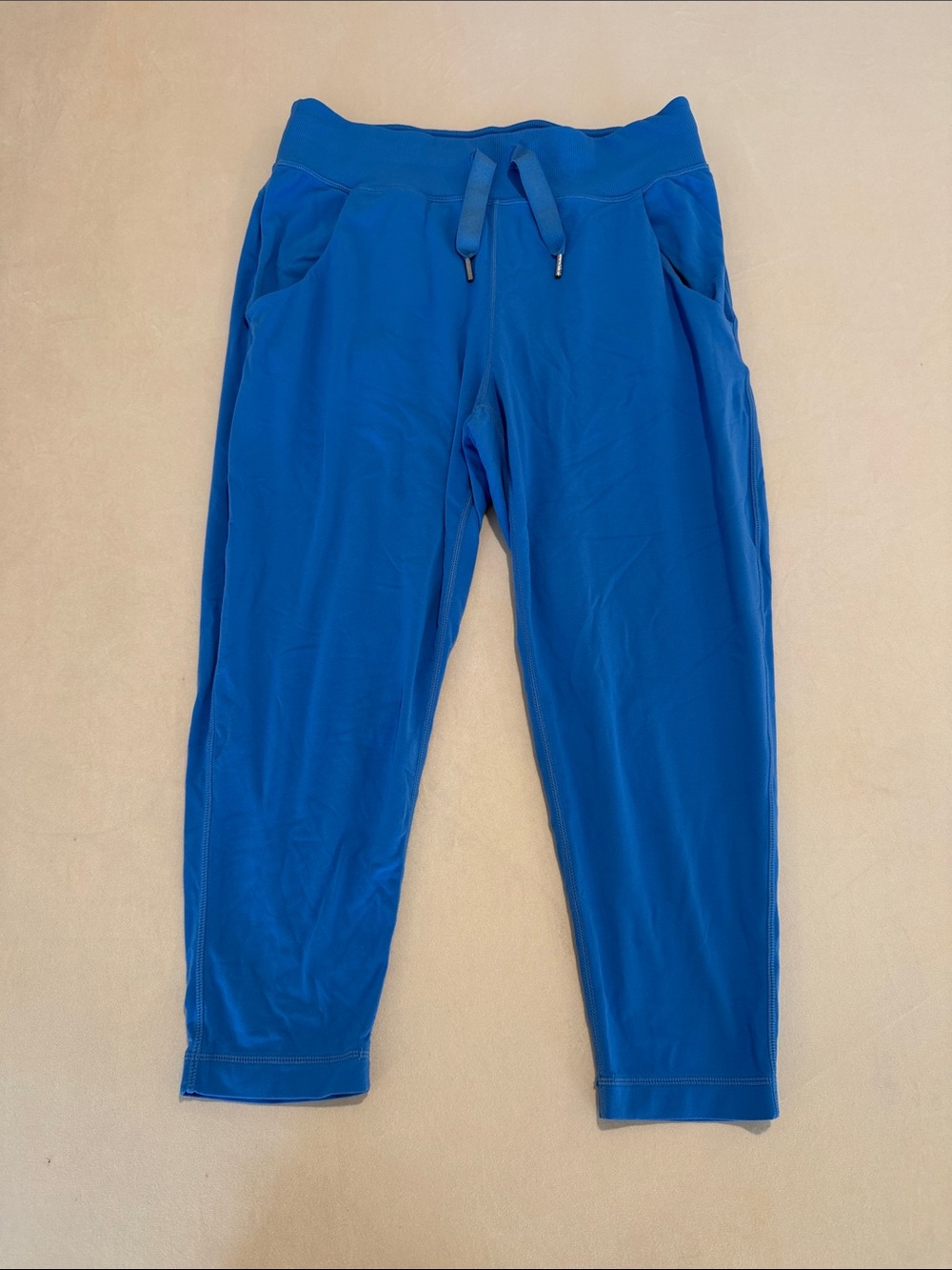 lululemon athletica Vibrant Blue Cropped Drawstring Joggers • size 6